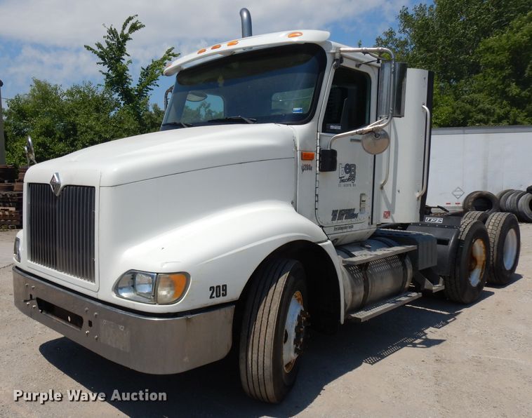 image for item HA9250 2005 International 9200i  semi truck