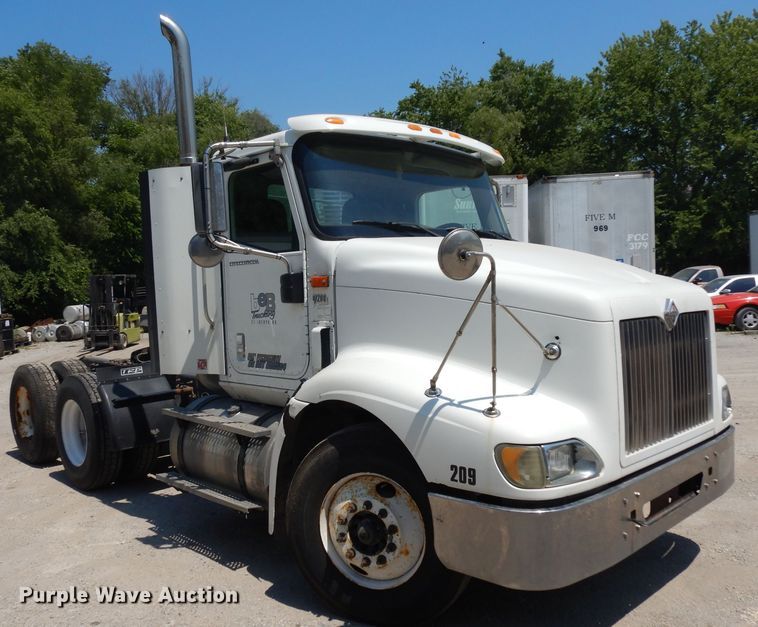 image for item HA9250 2005 International 9200i  semi truck