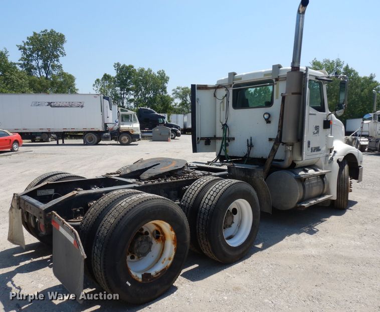 image for item HA9250 2005 International 9200i  semi truck