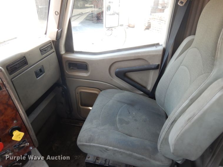 image for item HA9250 2005 International 9200i  semi truck