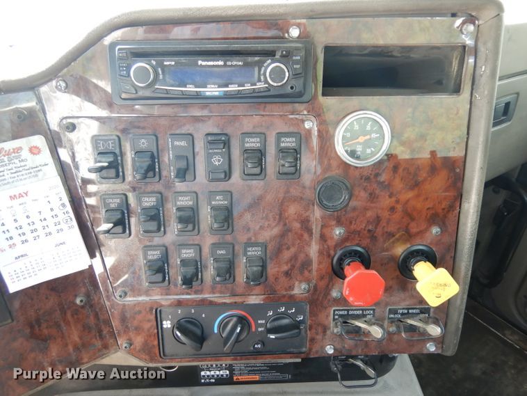 image for item HA9250 2005 International 9200i  semi truck