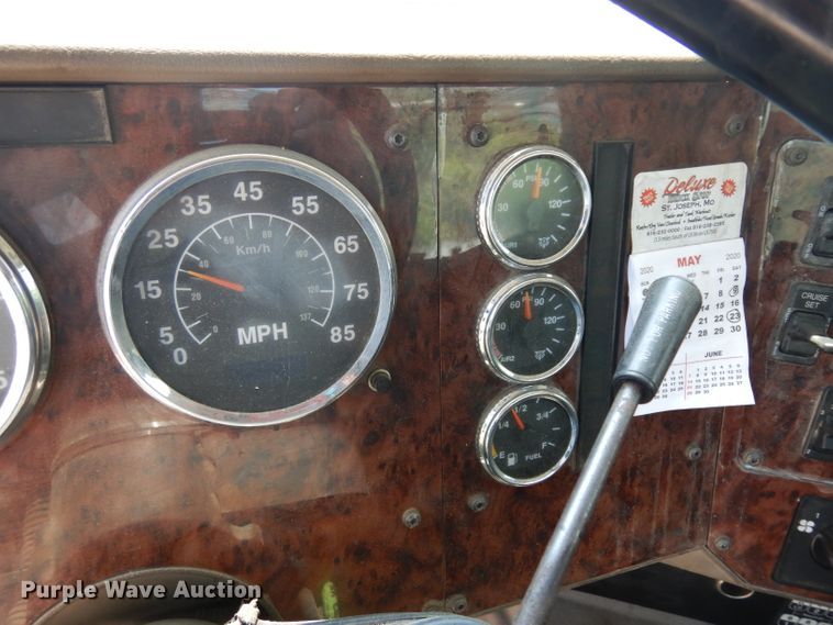 image for item HA9250 2005 International 9200i  semi truck