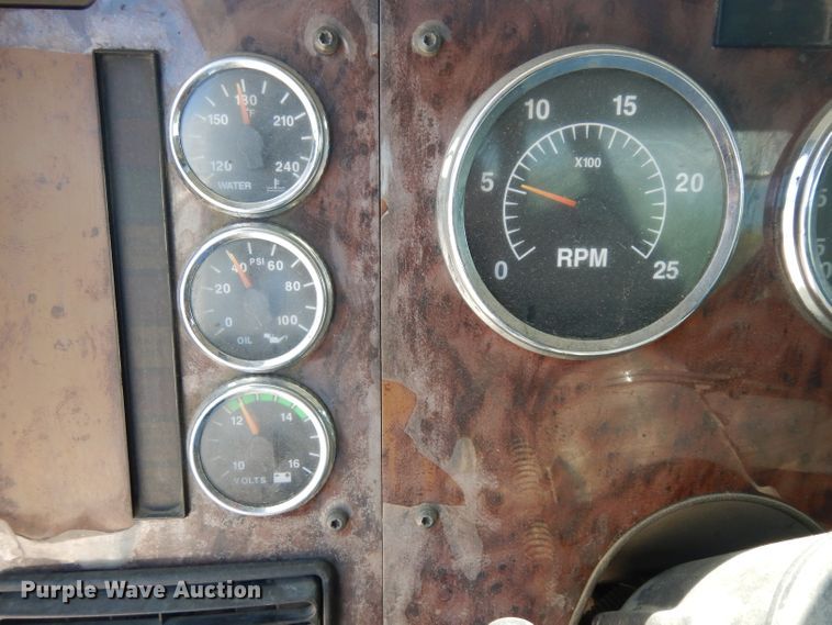 image for item HA9250 2005 International 9200i  semi truck