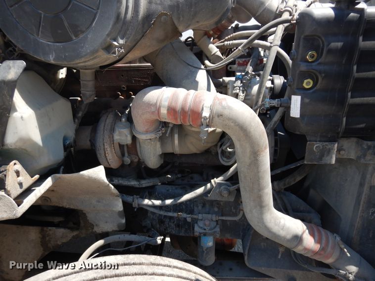 image for item HA9250 2005 International 9200i  semi truck