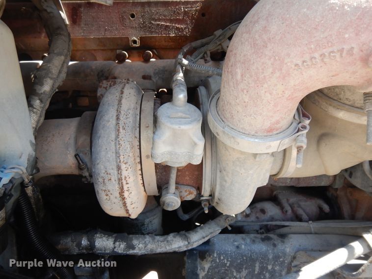 image for item HA9250 2005 International 9200i  semi truck