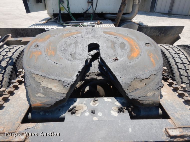 image for item HA9250 2005 International 9200i  semi truck
