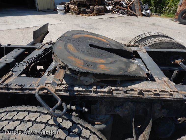 image for item HA9250 2005 International 9200i  semi truck