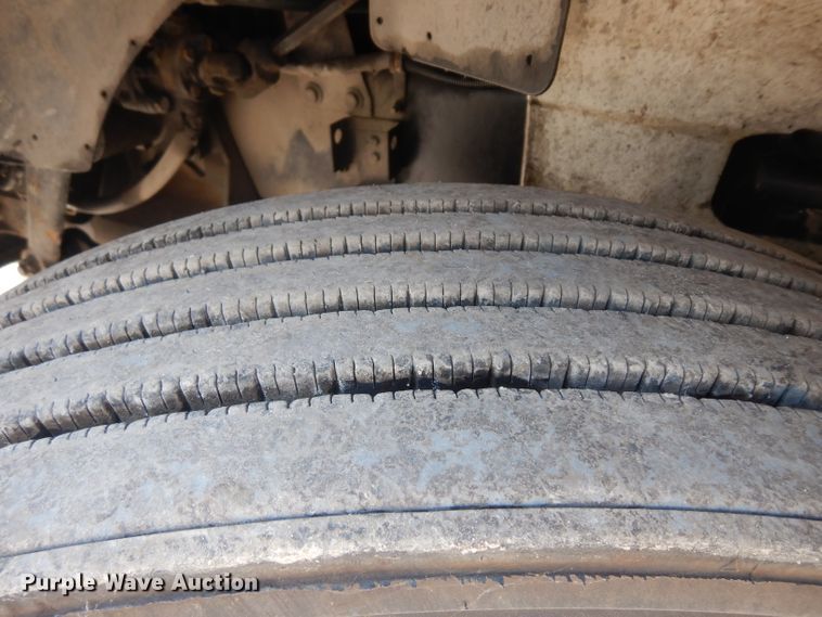 image for item HA9250 2005 International 9200i  semi truck