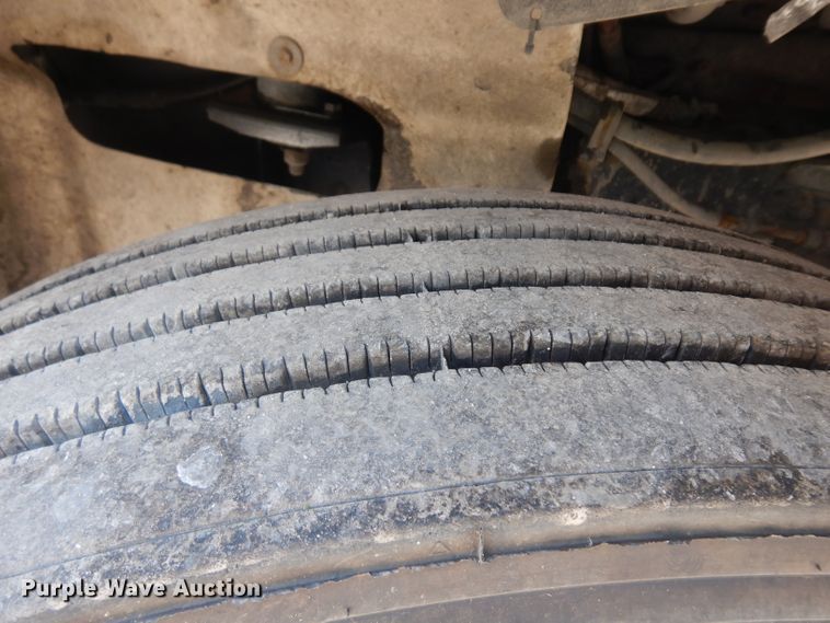 image for item HA9250 2005 International 9200i  semi truck