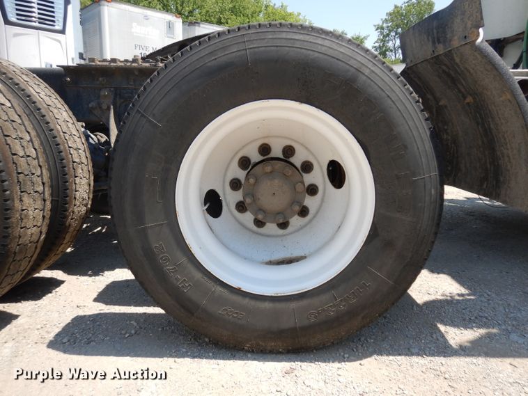 image for item HA9250 2005 International 9200i  semi truck