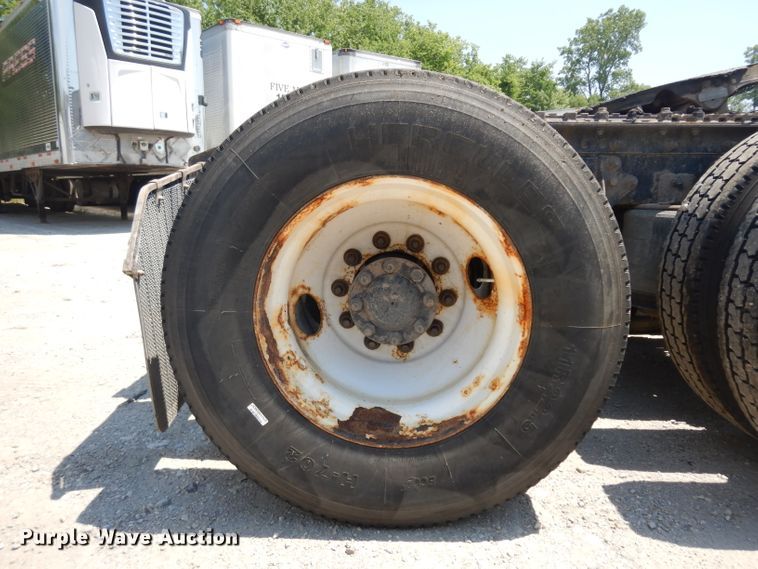 image for item HA9250 2005 International 9200i  semi truck