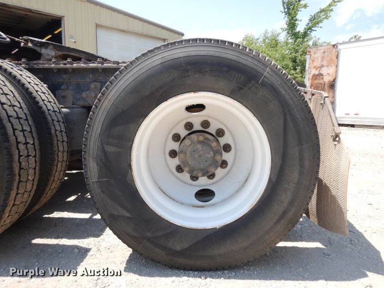 image for item HA9250 2005 International 9200i  semi truck