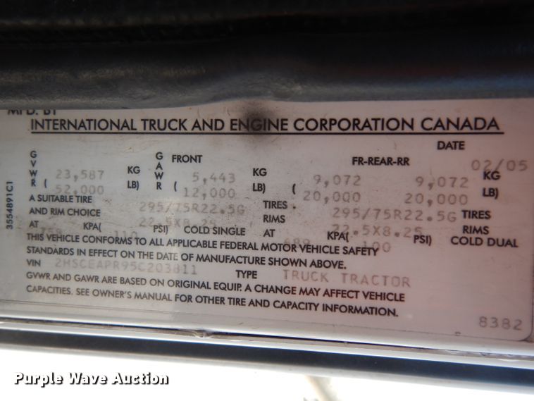 image for item HA9250 2005 International 9200i  semi truck