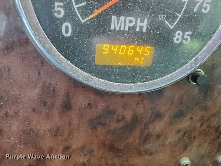 image for item HA9250 2005 International 9200i  semi truck