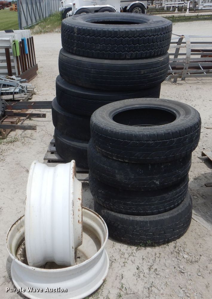 image for item HM9586 (13) tires and wheels