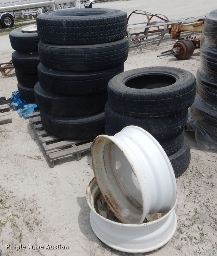 image for item HM9586 (13) tires and wheels