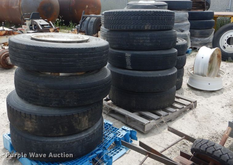 image for item HM9586 (13) tires and wheels