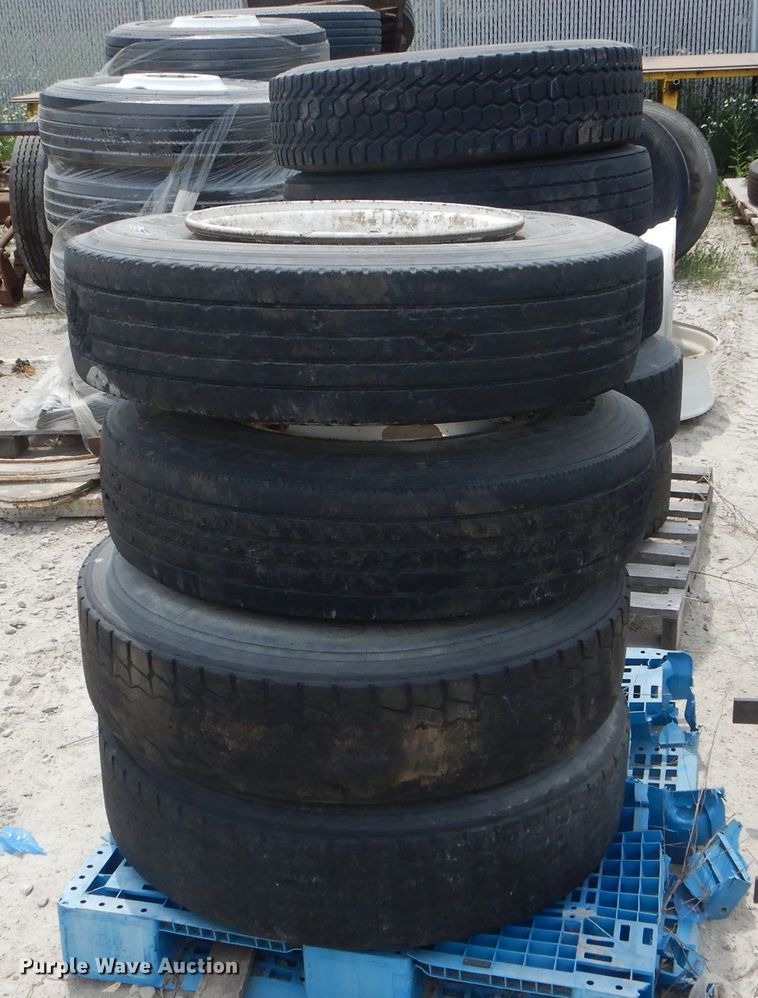 image for item HM9586 (13) tires and wheels