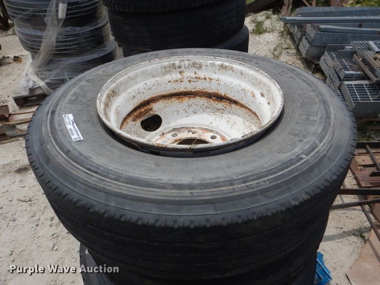 image for item HM9586 (13) tires and wheels