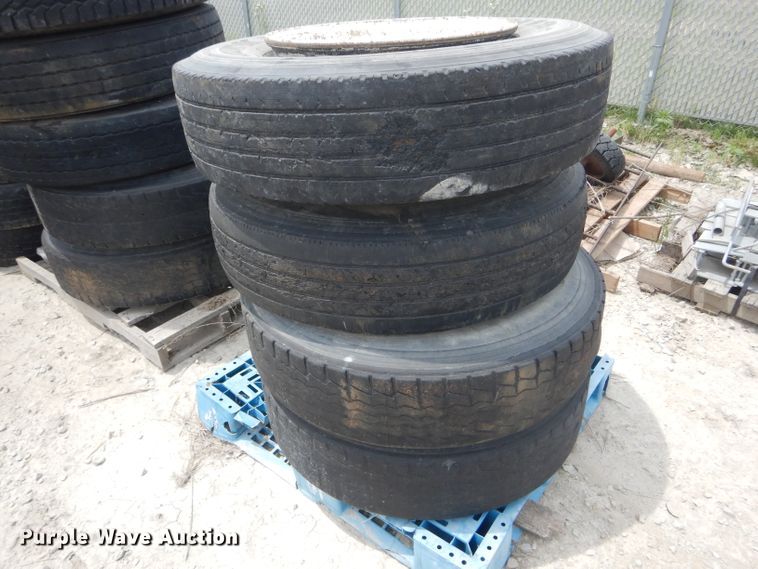 image for item HM9586 (13) tires and wheels