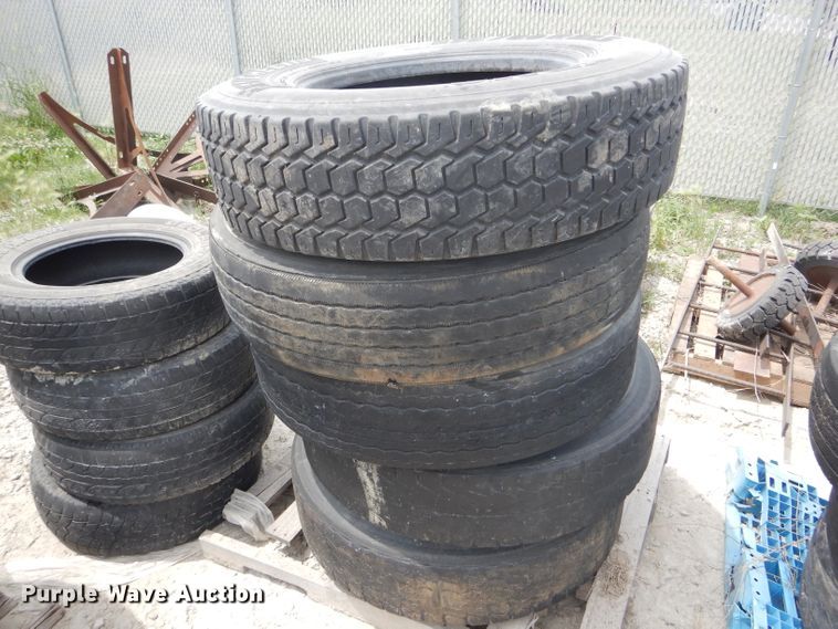 image for item HM9586 (13) tires and wheels