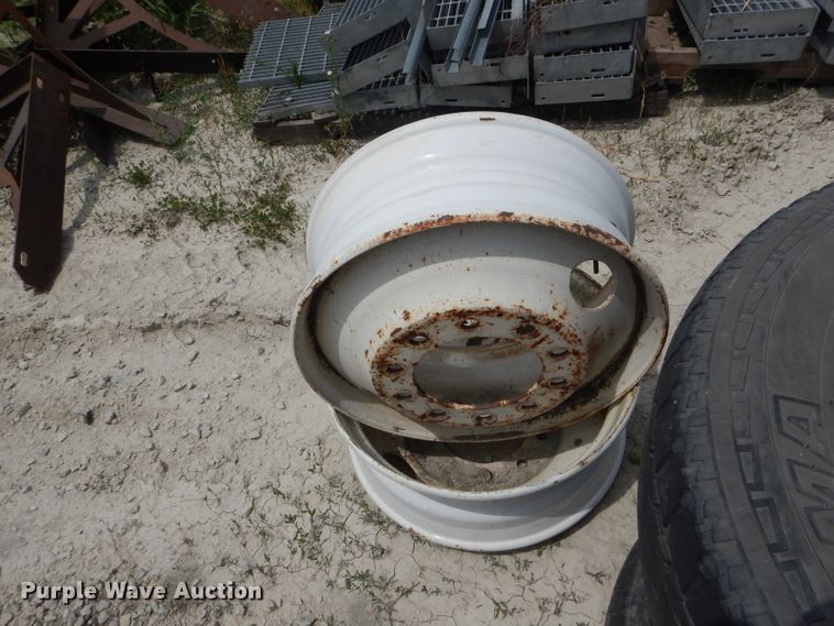 image for item HM9586 (13) tires and wheels