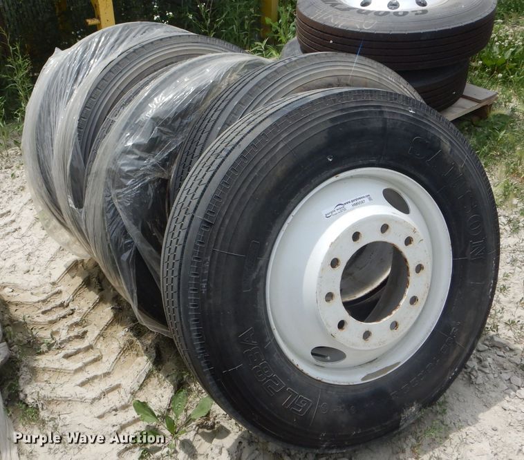 image for item HM9587 (5) 295/75R22.5 tires