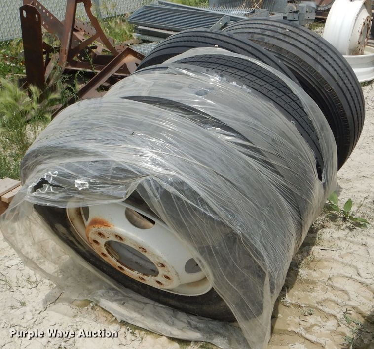 image for item HM9587 (5) 295/75R22.5 tires