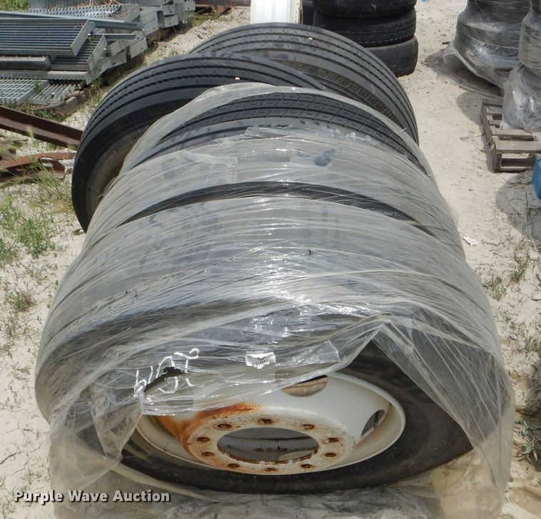 image for item HM9587 (5) 295/75R22.5 tires