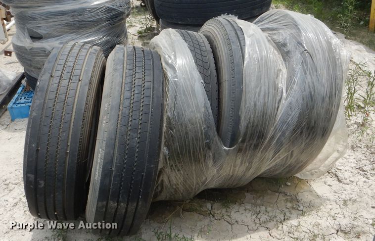 image for item HM9587 (5) 295/75R22.5 tires