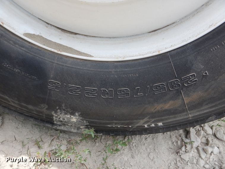 image for item HM9587 (5) 295/75R22.5 tires