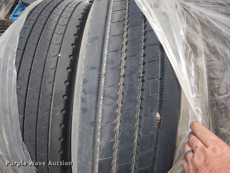 image for item HM9587 (5) 295/75R22.5 tires