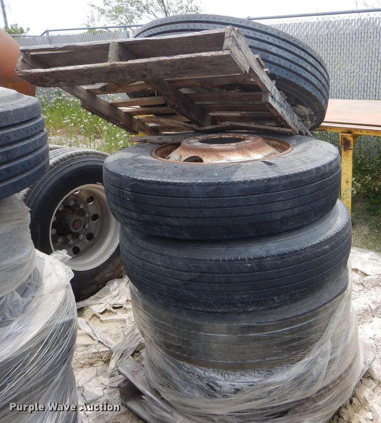 image for item HM9588 (5) 11R24.5 tires