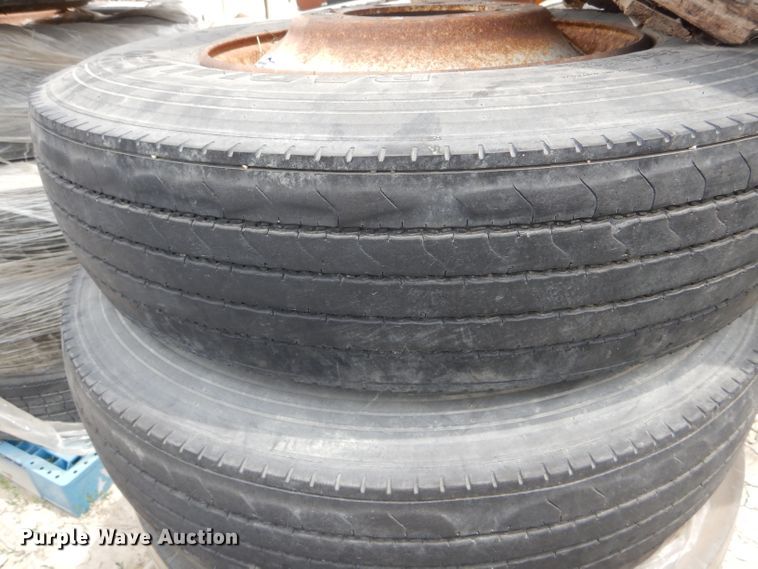 image for item HM9588 (5) 11R24.5 tires