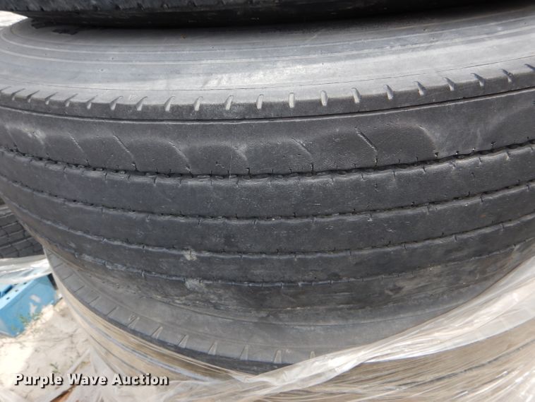 image for item HM9588 (5) 11R24.5 tires