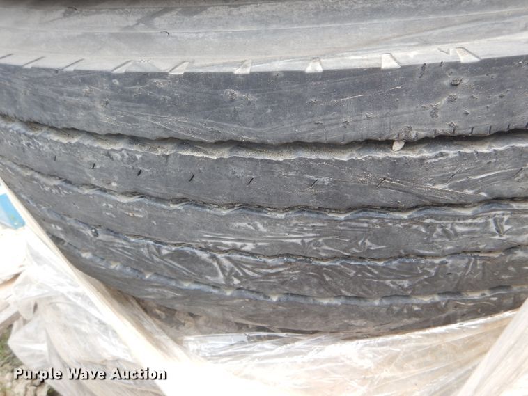 image for item HM9588 (5) 11R24.5 tires