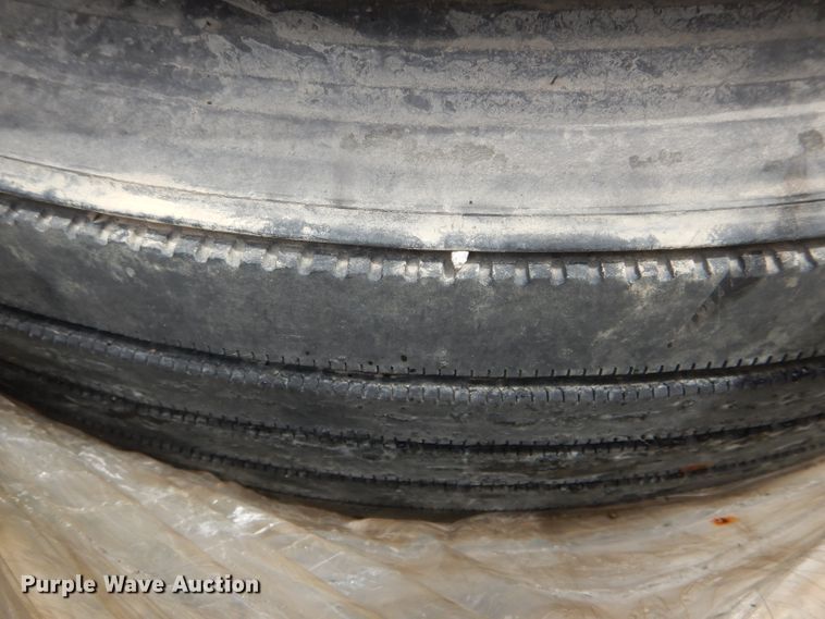 image for item HM9588 (5) 11R24.5 tires