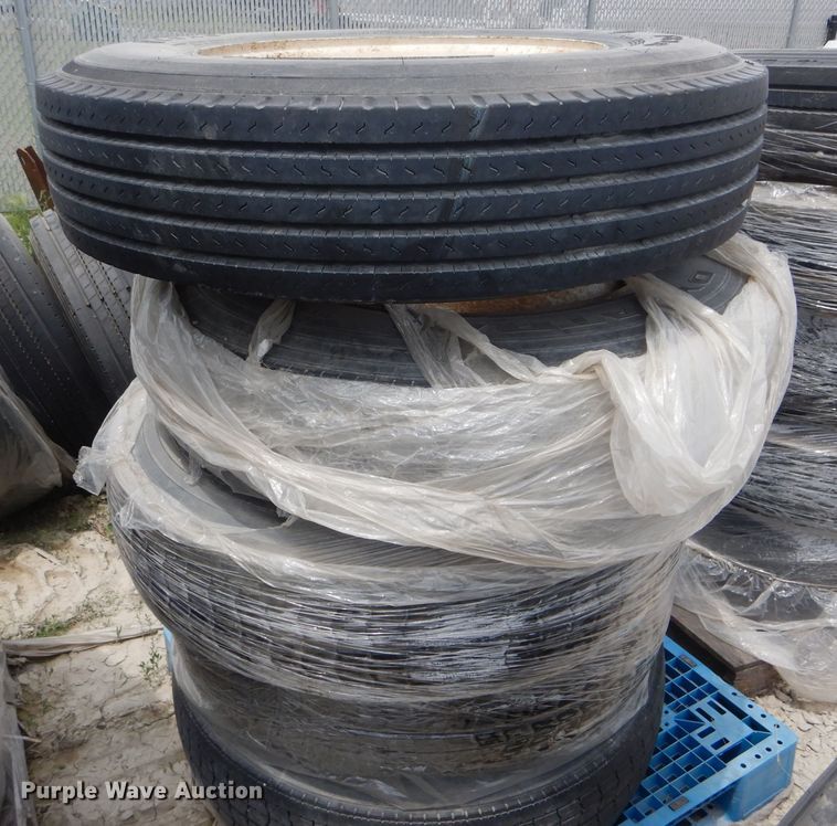 image for item HM9589 (5) 11R24.5 tires