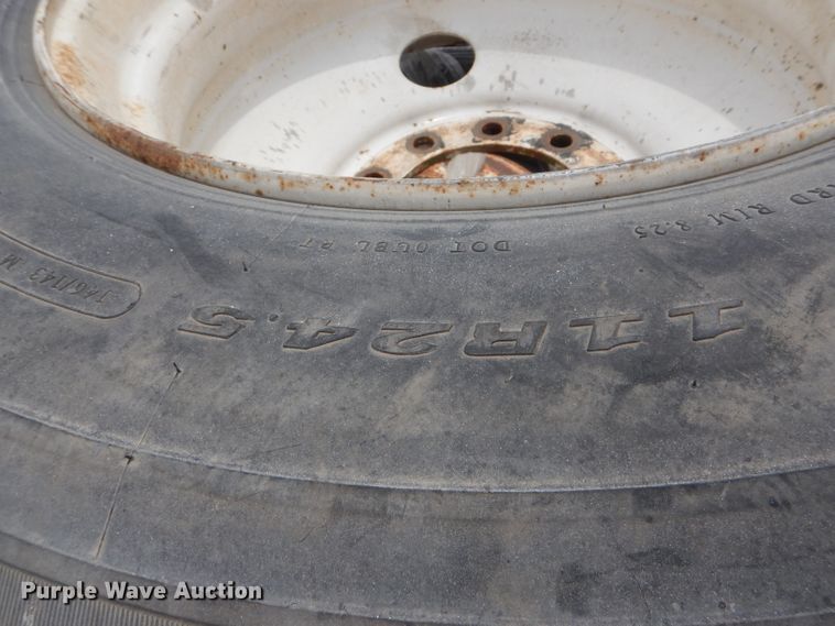 image for item HM9589 (5) 11R24.5 tires