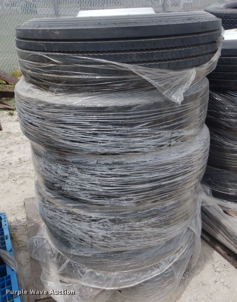 image for item HM9590 (5) 295/75R22.5 tires