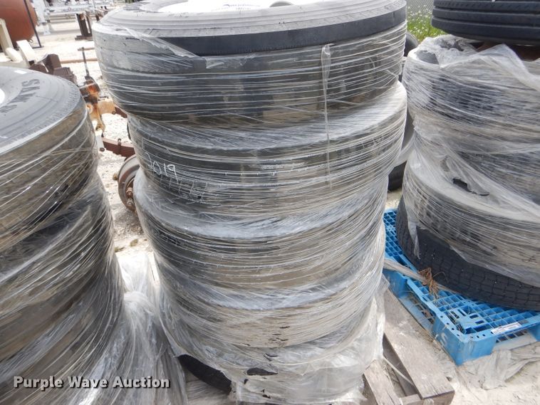 image for item HM9590 (5) 295/75R22.5 tires