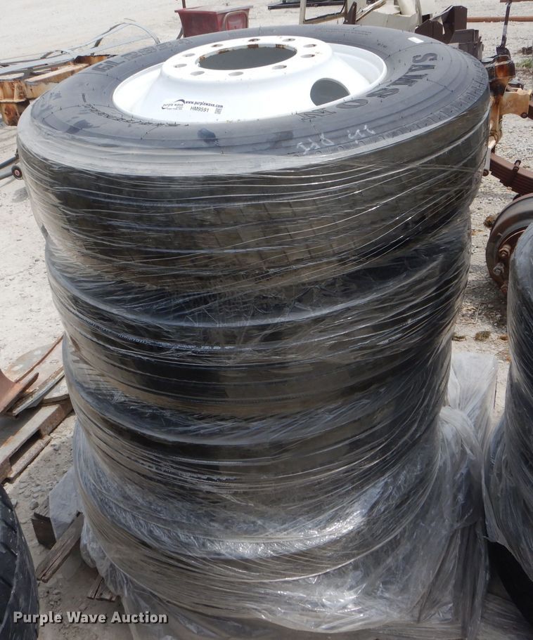 image for item HM9591 (4) 295/75R22.5 tires