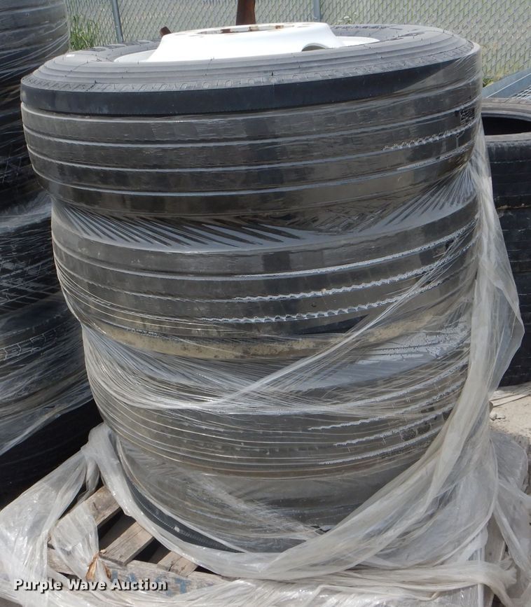 image for item HM9591 (4) 295/75R22.5 tires