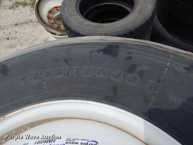 image for item HM9591 (4) 295/75R22.5 tires