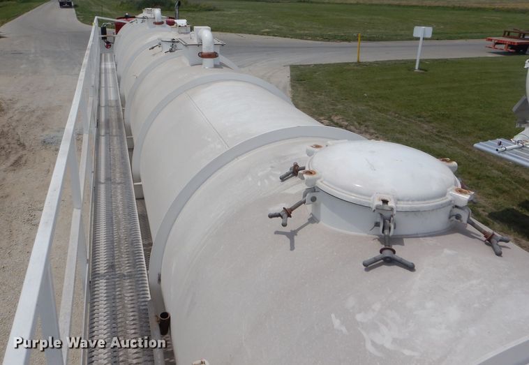 image for item HM9597 2013 Majona Steel vacuum trailer