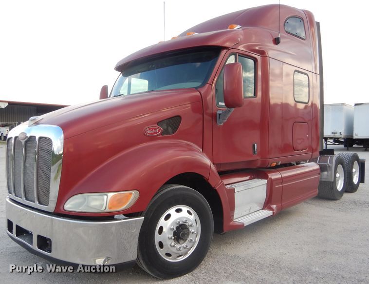 image for item HS9651 2006 Peterbilt 387  semi tractor