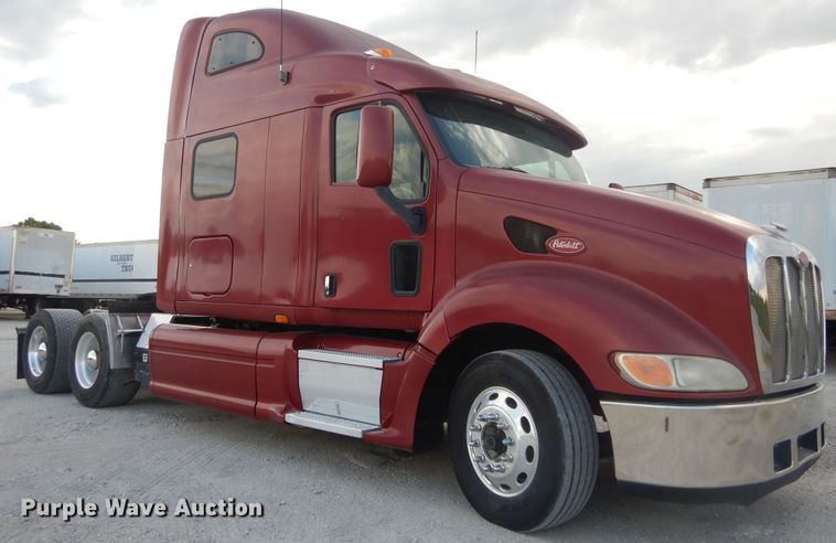 image for item HS9651 2006 Peterbilt 387  semi tractor