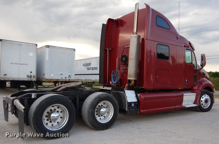 image for item HS9651 2006 Peterbilt 387  semi tractor