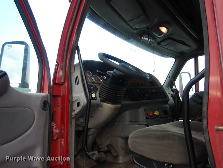 image for item HS9651 2006 Peterbilt 387  semi tractor