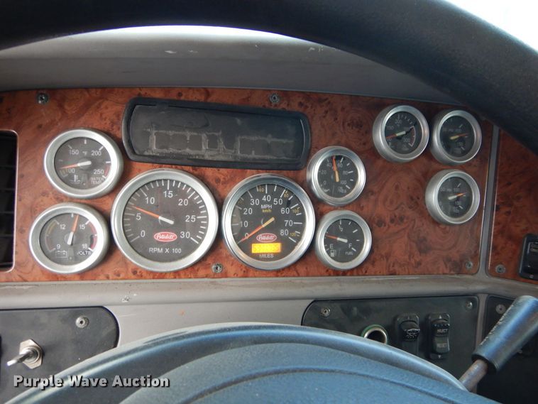 image for item HS9651 2006 Peterbilt 387  semi tractor